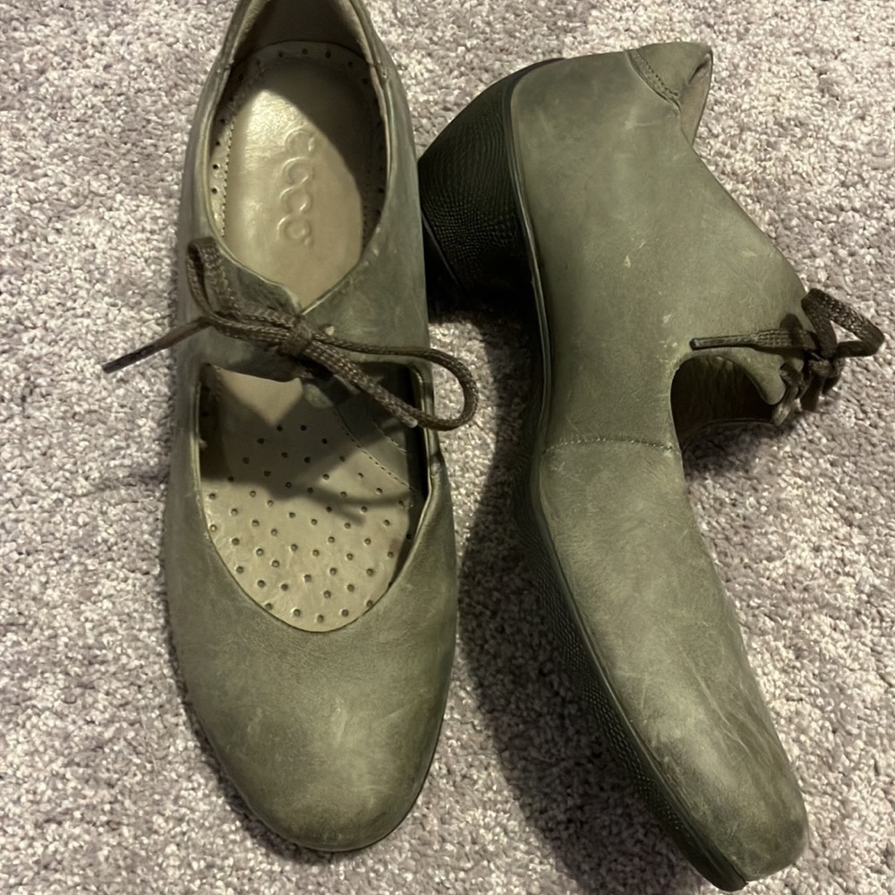 Suede Mary Jane shoes